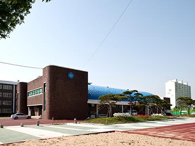 서산중학교 서산학생체육관 썸네일 이미지