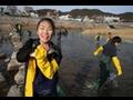 남대천 얼음 축제 맨손 송어 잡기 썸네일 이미지